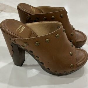 NWT Stuart Weitzman Stud Clog in scalloped edge brown leather with brass studs